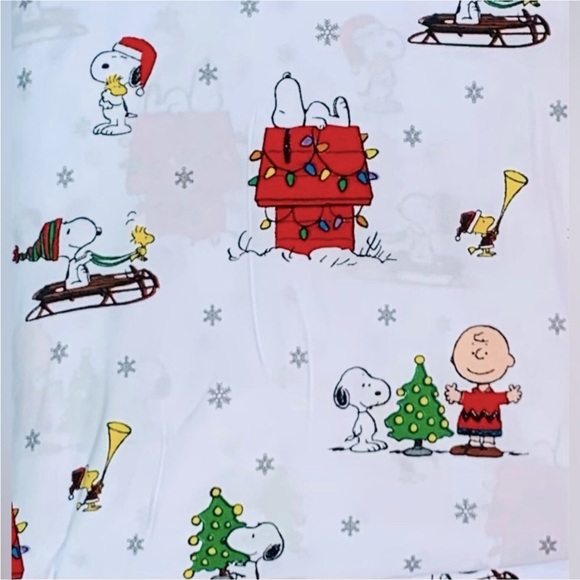 Snoopy Collectible Berkshire Peanuts Holiday Season Full Sized Sheet Set - Picture 3 of 12